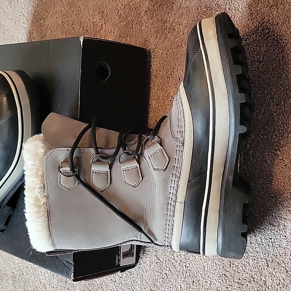 Like New Sorel Caribou Winter Boots - Picture 2 of 7